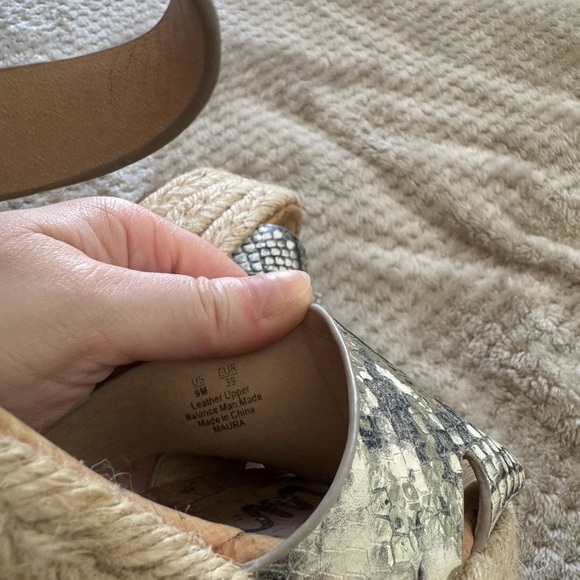 Sam Edelman Beige and Black Snakeskin Wedges, Size 9 - Picture 12 of 16